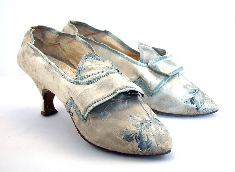 Shoe