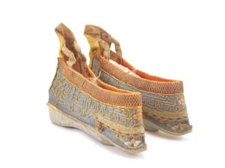 Shoe