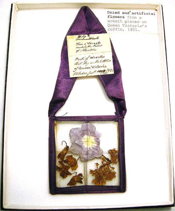 Funerary-Wreath-Flowers